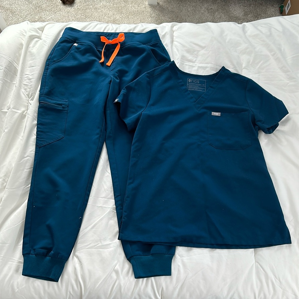 Digs Deep Reef Zamora Scrub Pants and Catarina Scrub Top